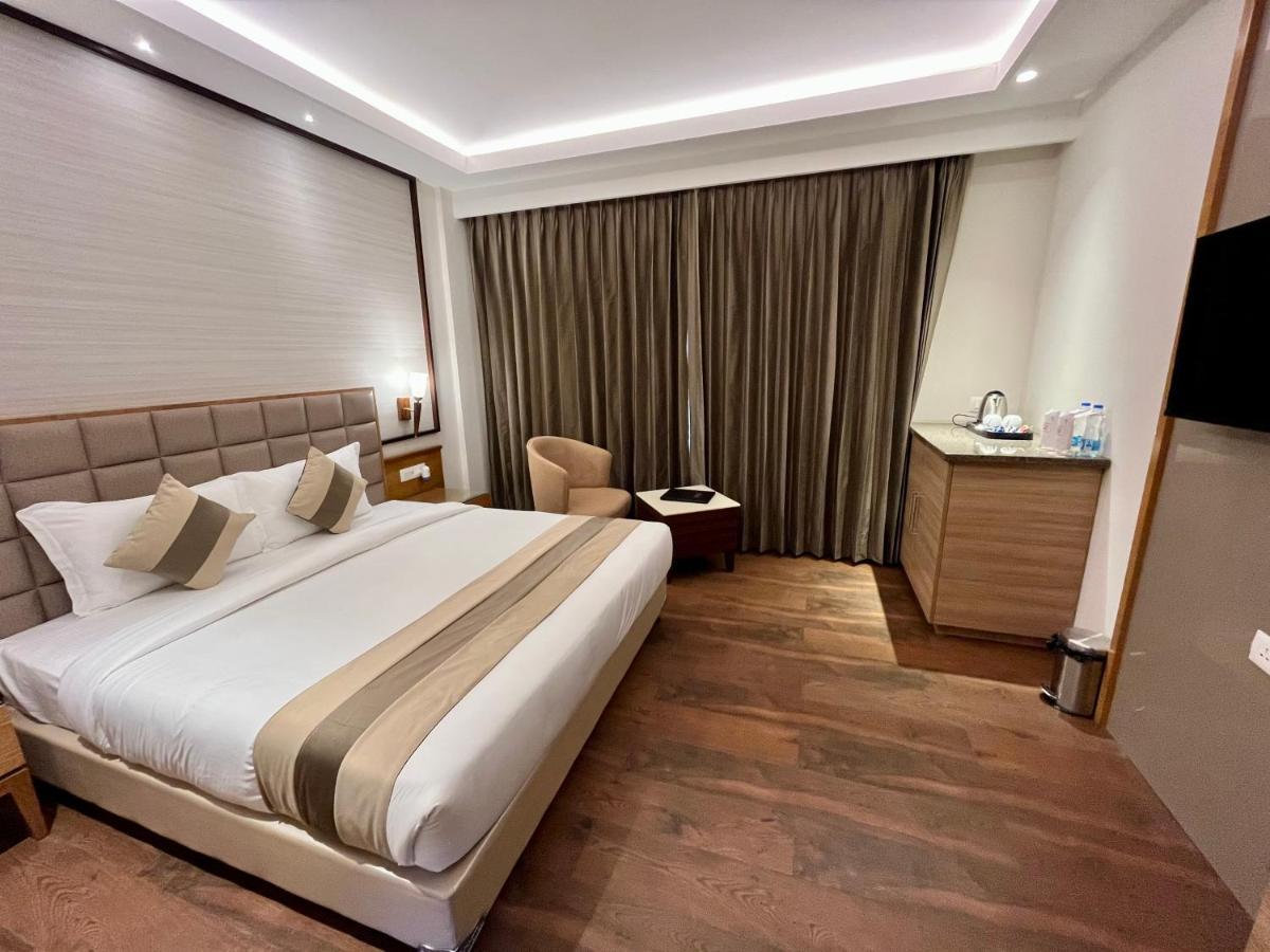 Anntilia Inn Ludhiana Ngoại thất bức ảnh